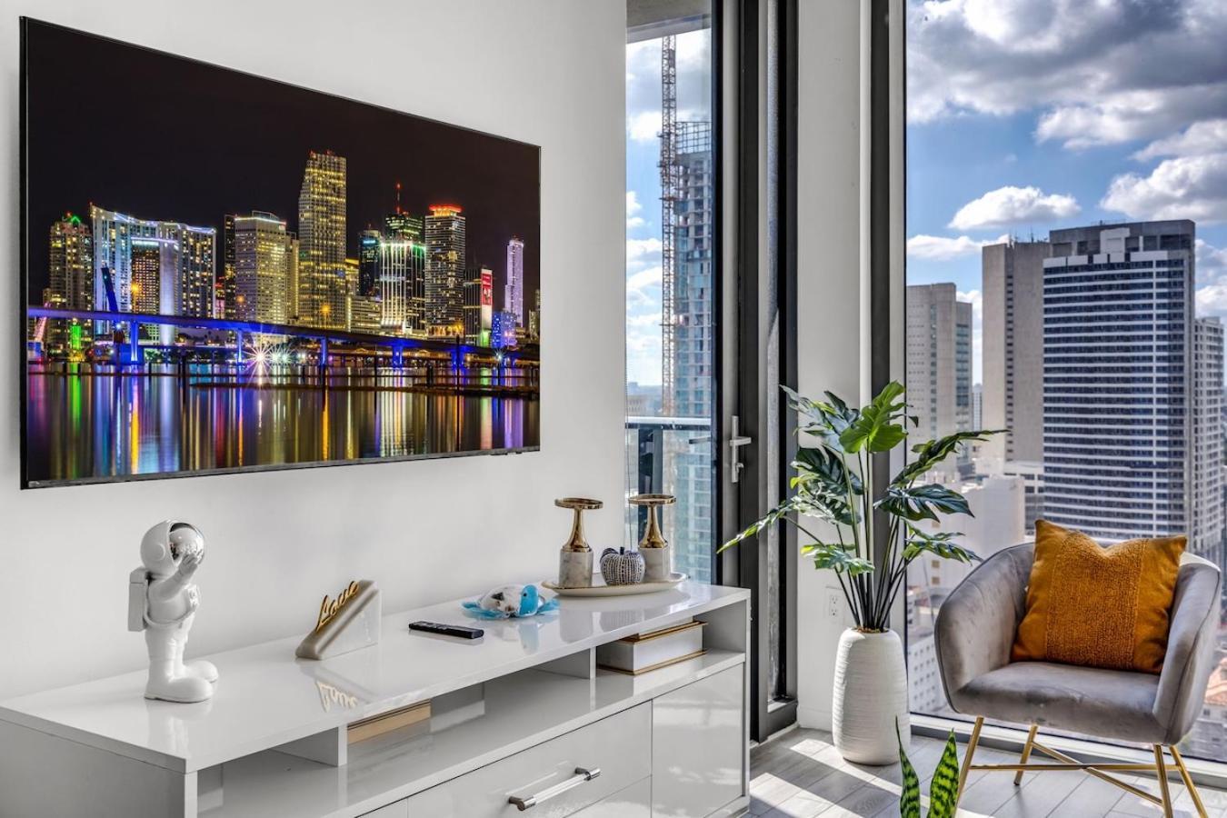 Experience Modern 2 Bed Near Biscayne Blvd Apartment Miami