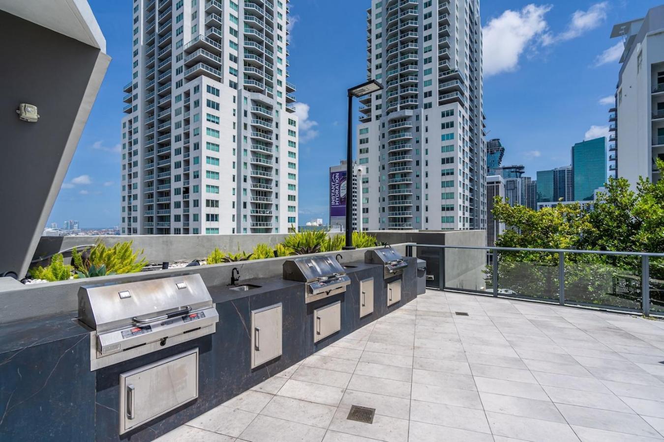Experience Modern 2 Bed Near Biscayne Blvd *