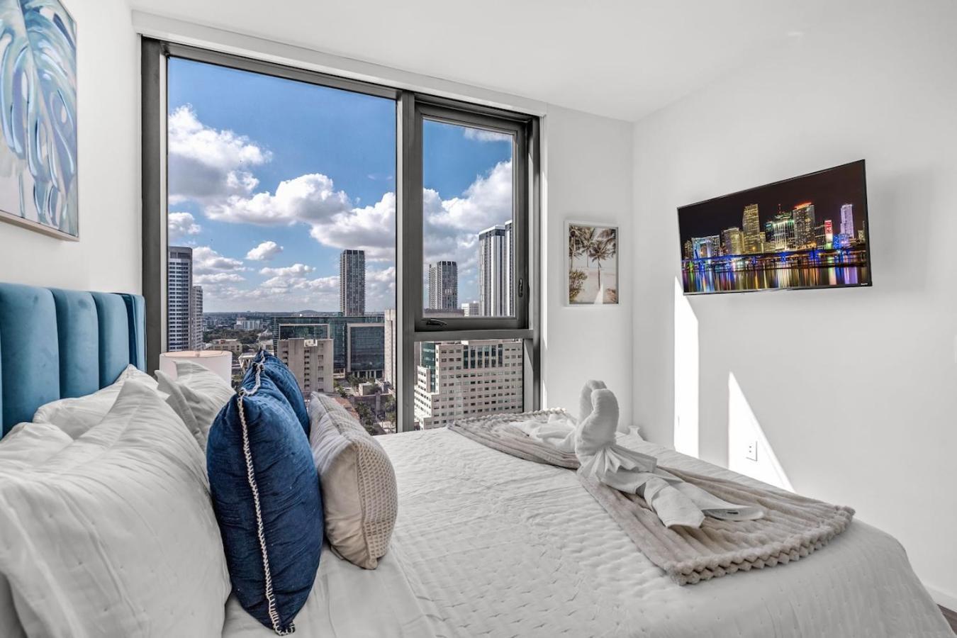 Experience Modern 2 Bed Near Biscayne Blvd