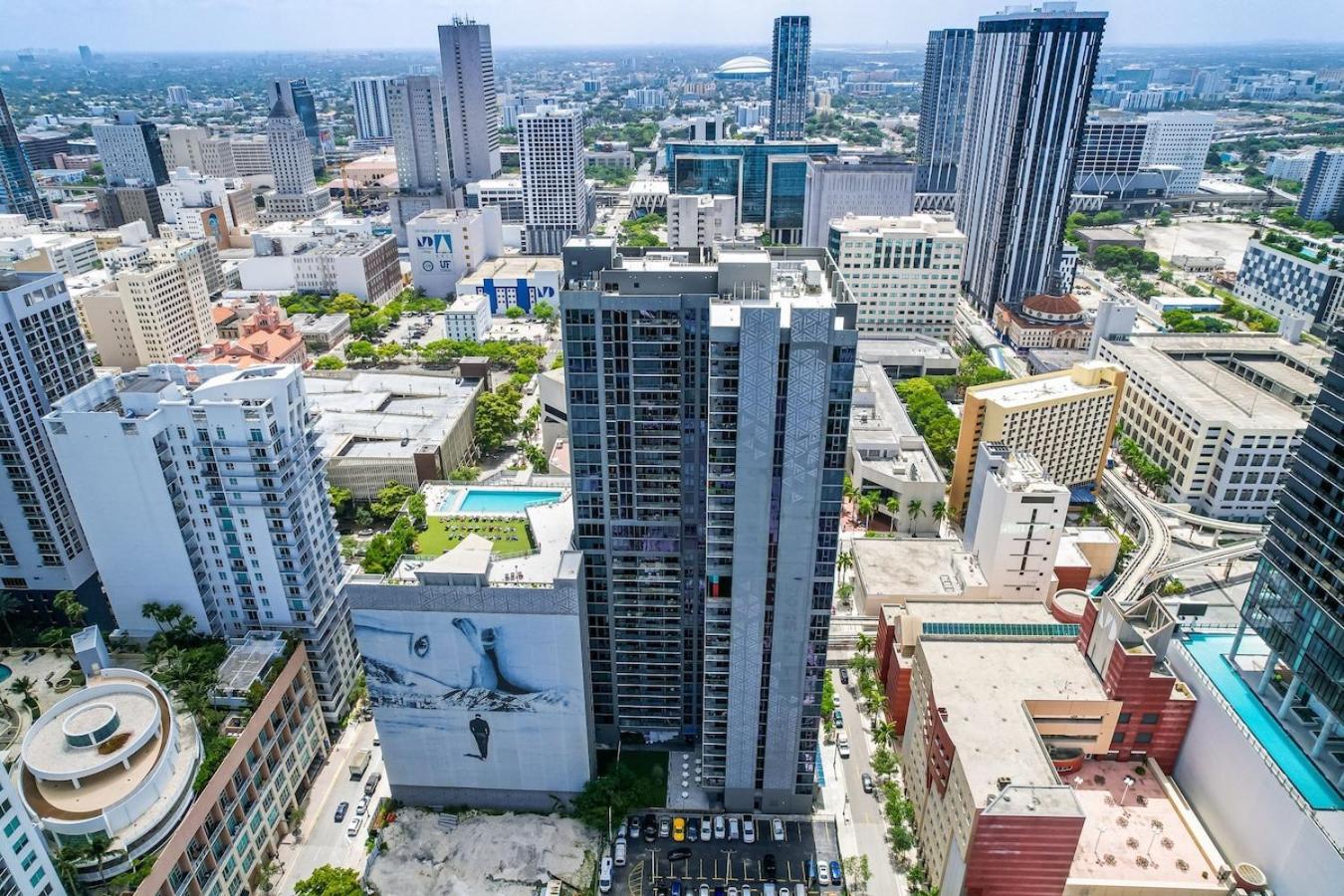 Experience Modern 2 Bed Near Biscayne Blvd