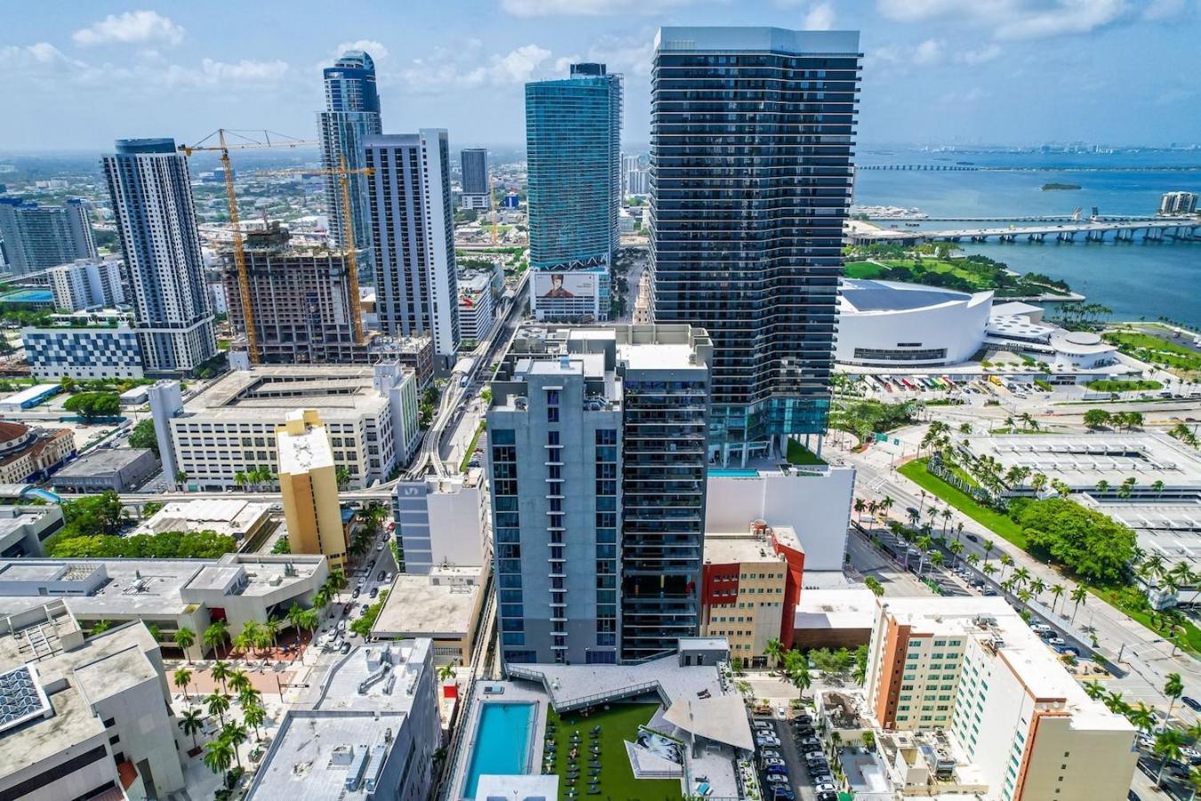 Experience Modern 2 Bed Near Biscayne Blvd